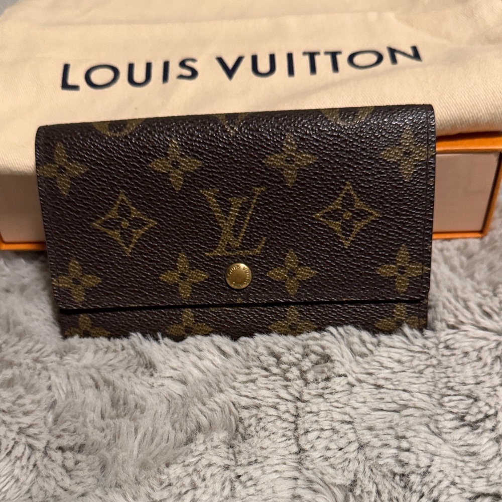 Louis Vuitton Monogram Wallet Mid Size